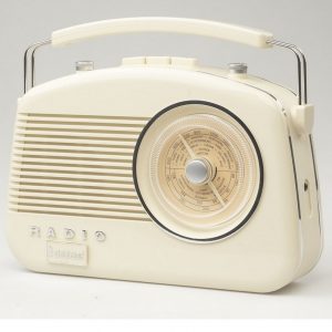 Steepletone Brighton Retro Radio – Beige Steepletone Brighton Retro Radio - Beige