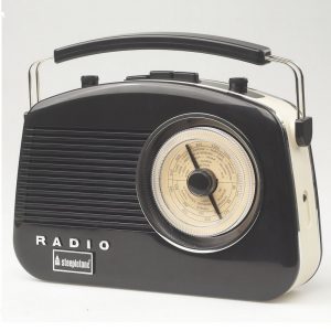 Steepletone Brighton Retro Radio – Black Steepletone Brighton Retro Radio - Black