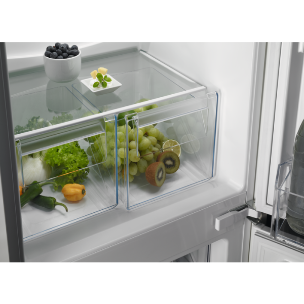 Zanussi Low Frost Integrated Fridge Freezer | ZNFN18ES3